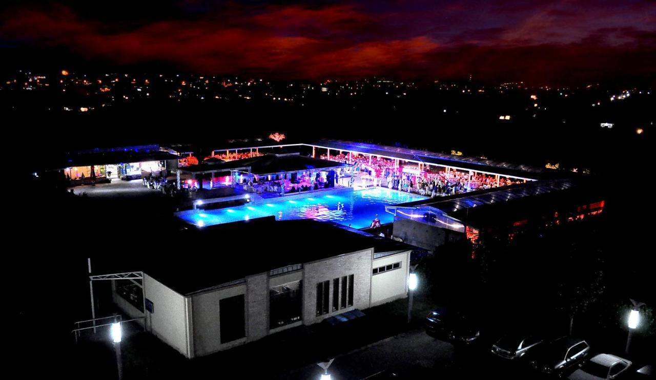 Hotel New Star Skopie Exterior foto